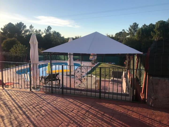 Alojamiento Entero Con Piscina Y Jardin. Оренсе Екстер'єр фото